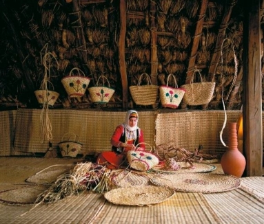 مرباهای محلی لاهیجان از خوراکی‌های محبوب و خوش‌طعم گیلان هستند که با مواد اولیه محلی تهیه می‌شوند و گزینه‌ای مناسب برای خرید سوغات لاهیجان به شمار می‌روند.
