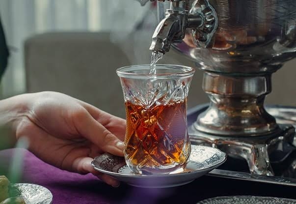چای دست‌ساز و کارخانه‌ای لاهیجان؛ تفاوت، روش تولید و کیفیت