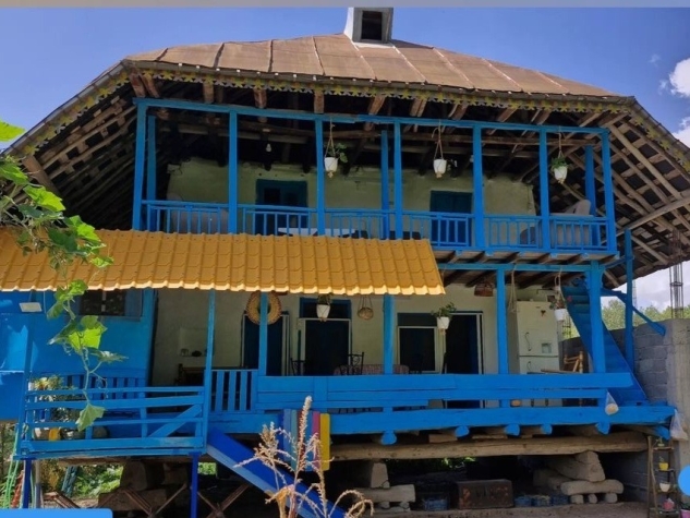 بومگردی خانه پدری