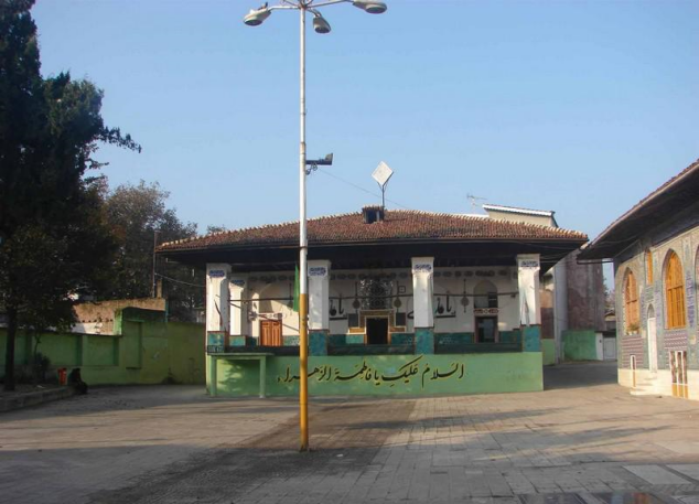  این تصویر نمایی از : نمایی از بقعه امیر شمس‌الدین در خیابان شهدا لاهیجان