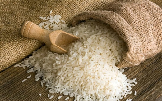 برنج محلی لاهیجان از محصولات بومی و محبوب گیلان است که به دلیل عطر و طعم خاص، یکی از گزینه‌های مورد توجه برای خرید محصولات محلی و سوغات لاهیجان محسوب می‌شود.